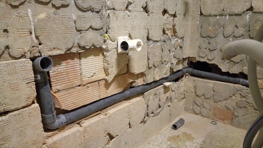 Instalación eléctrica empotrada - Reformas Pisos en Barcelona